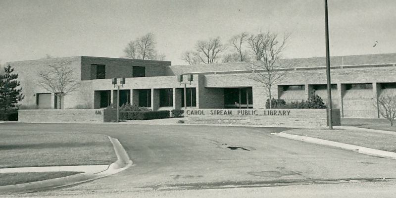 Black and white photo of library building exterior