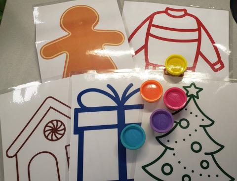 5 containers of Play-doh w/play mats - gingerbread cookie, sweater, gingerbread house, present, Christmas tree